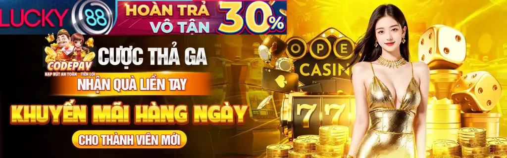 Bàn Poker với chip và bài